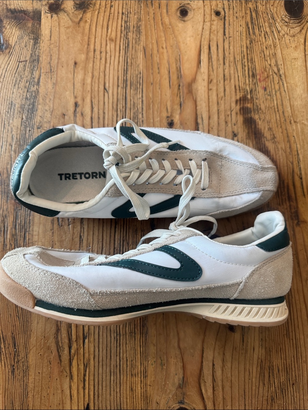 Tretorn women’s White and Forest Green Retro Runner size 8.5
